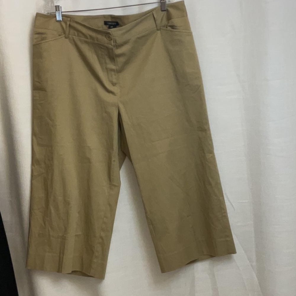 20โ waist Karen Kane Tan Capris Classic Style